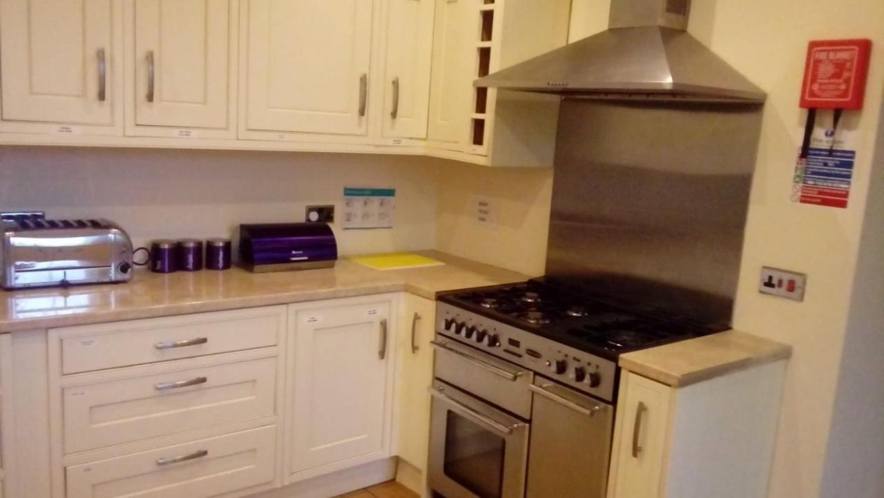 Carer 4 You Residential Home Upholland Dış mekan fotoğraf