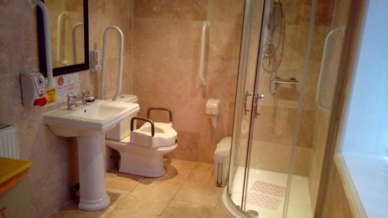 Carer 4 You Residential Home Upholland Dış mekan fotoğraf