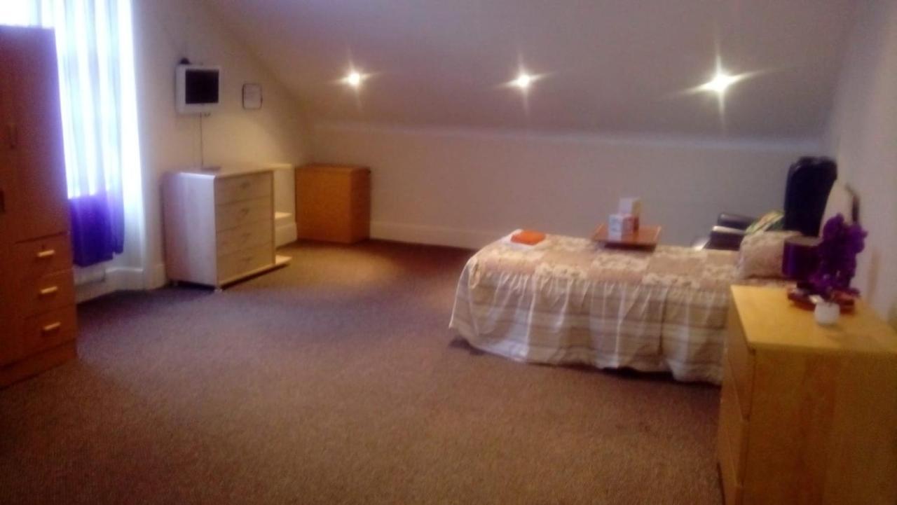 Carer 4 You Residential Home Upholland Dış mekan fotoğraf